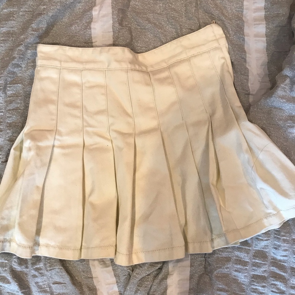 brandy melville white pleated skirt